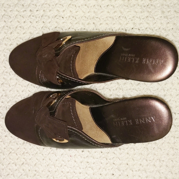 Anne Klein New York Leather Stud Wooden Heels - Picture 1 of 8